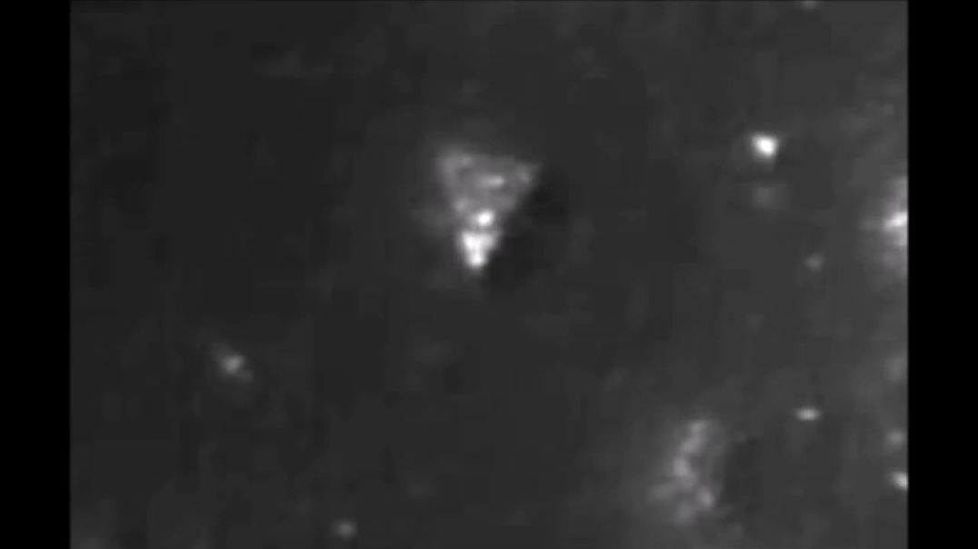 ⁣Triangular UFO On The Moon